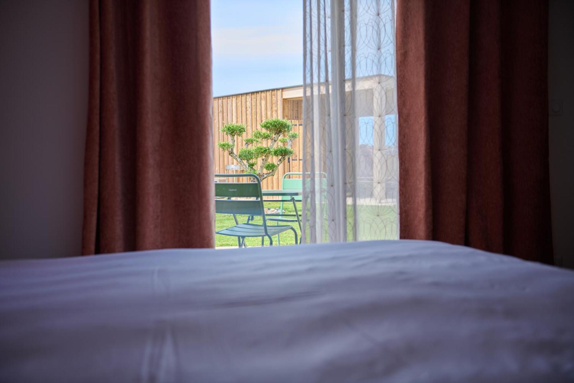Lussac  Le Repaire Lagardere B&B 외부 사진