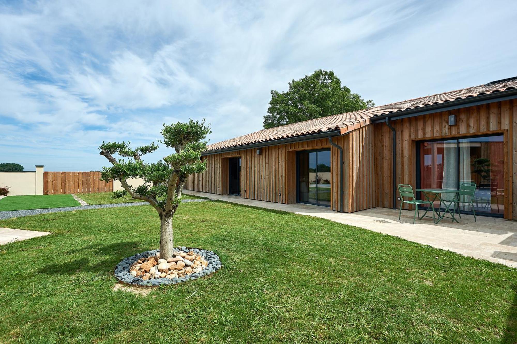 Lussac  Le Repaire Lagardere B&B 외부 사진